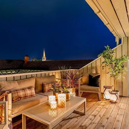 Beautiful House - Walking Distance Of Everything Apartment