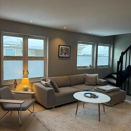 Apartment Beautiful House - Walking Distance Of Everything *