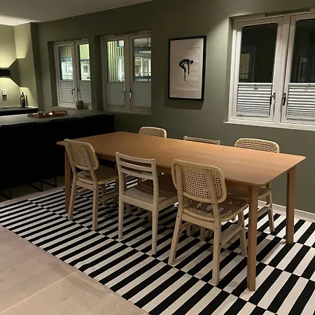 Beautiful House - Walking Distance Of Everything *