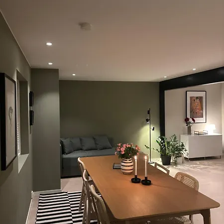 Apartment Beautiful House - Walking Distance Of Everything *